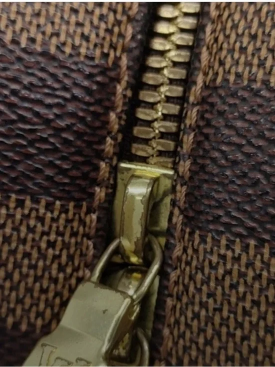 Louis Vuitton Ipanema PM shoulder bag featuring the iconic Damier Ebene canvas. - Picture 8 of 10